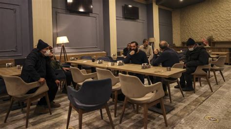 İ­s­t­a­n­b­u­l­­d­a­ ­e­v­s­i­z­l­e­r­ ­o­t­e­l­l­e­r­d­e­ ­m­i­s­a­f­i­r­ ­e­d­i­l­i­y­o­r­